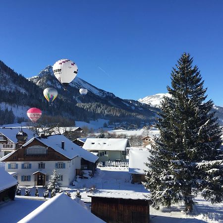 Hotel Goldenes Kreuz Tannheim Bagian luar foto