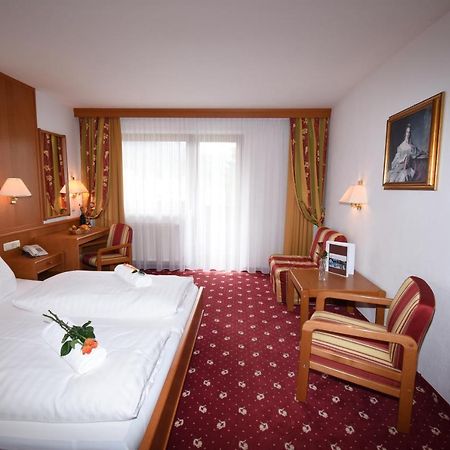 Hotel Goldenes Kreuz Tannheim Bagian luar foto