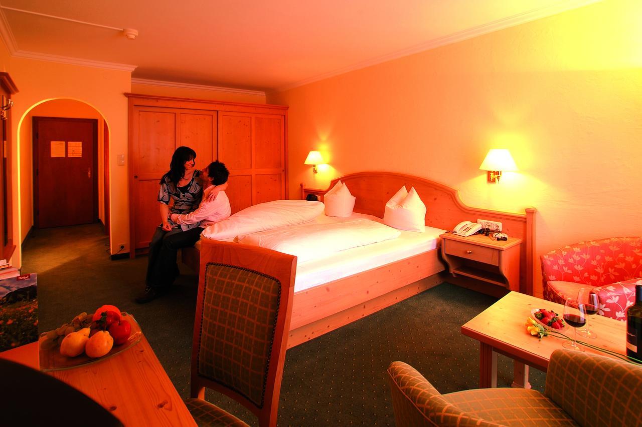 Hotel Goldenes Kreuz Tannheim Bagian luar foto