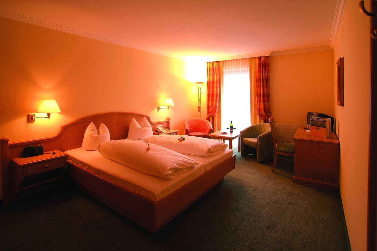 Hotel Goldenes Kreuz Tannheim Bagian luar foto