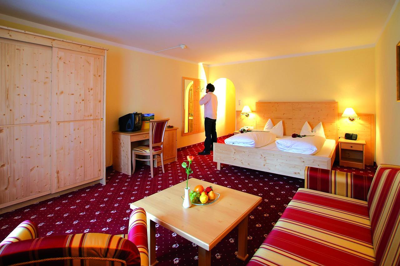 Hotel Goldenes Kreuz Tannheim Bagian luar foto