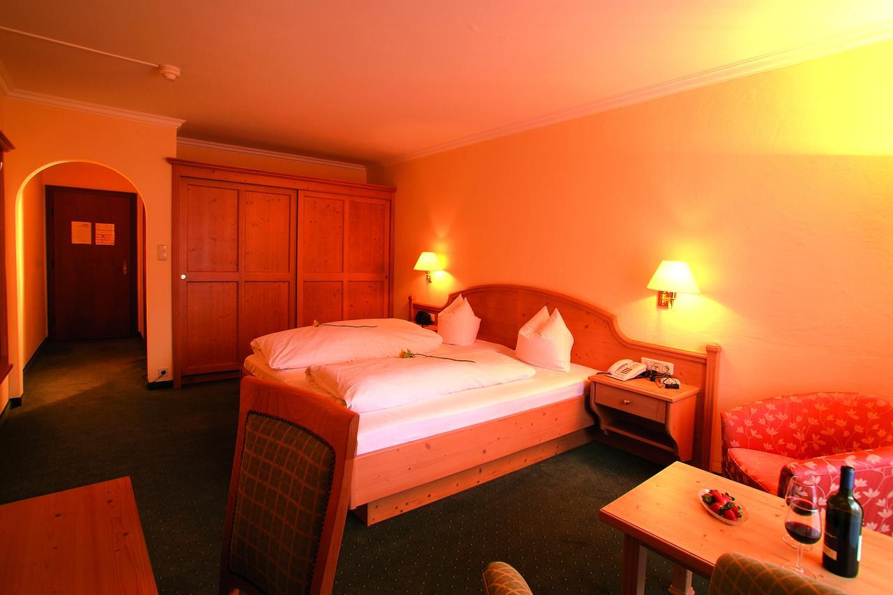 Hotel Goldenes Kreuz Tannheim Bagian luar foto