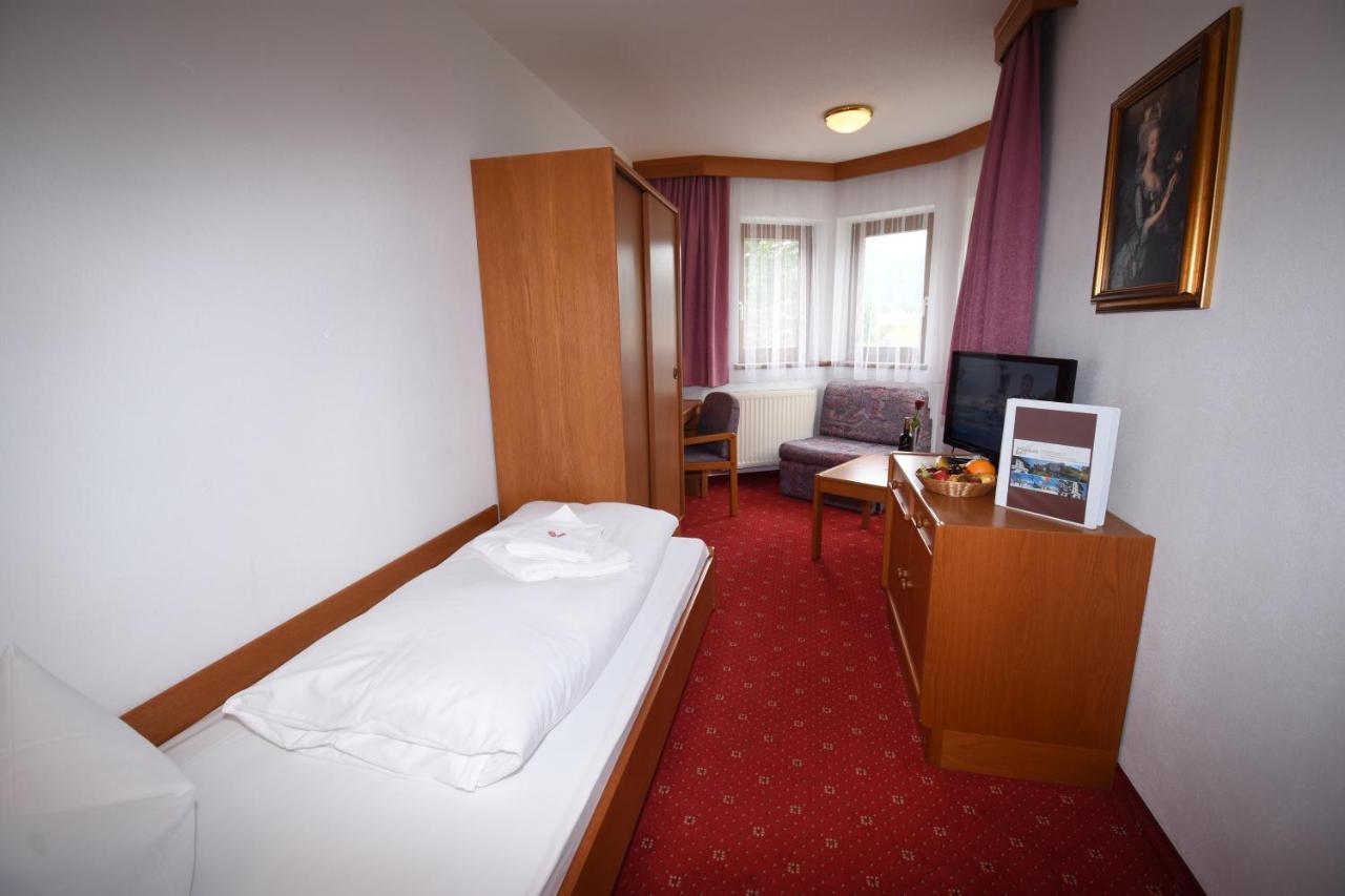 Hotel Goldenes Kreuz Tannheim Bagian luar foto